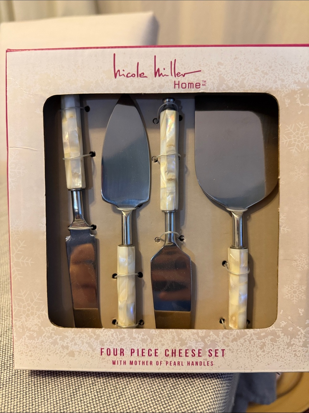 Nicole Miller Four-Piece Mother-of-Pearl Cheese Set - White Handles